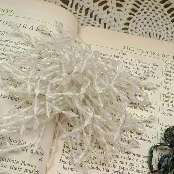 Pair of vintage 1950s sparkle clip on  earrings - Picture 5 of 8